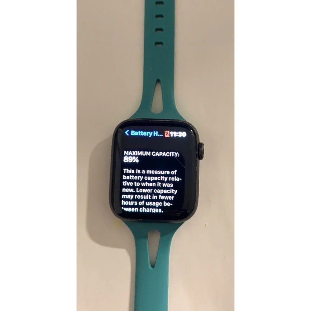 Apple Watch SE 44MM Space Gray GPS Refurb Used Good Battery